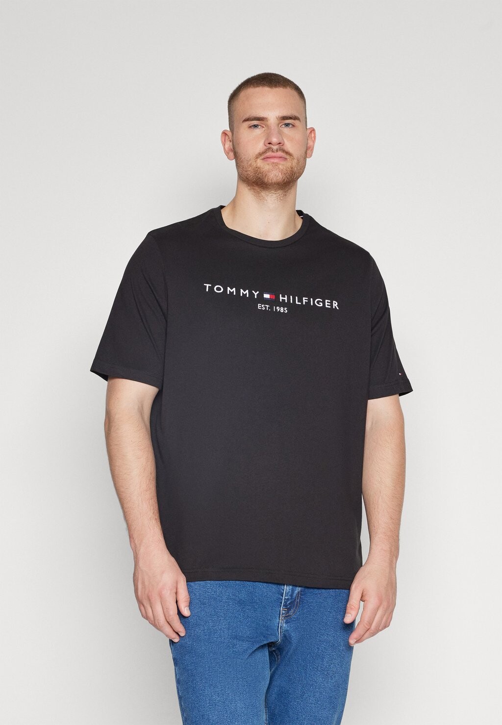 

Футболка с принтом LOGO TEE Tommy Hilfiger, черный