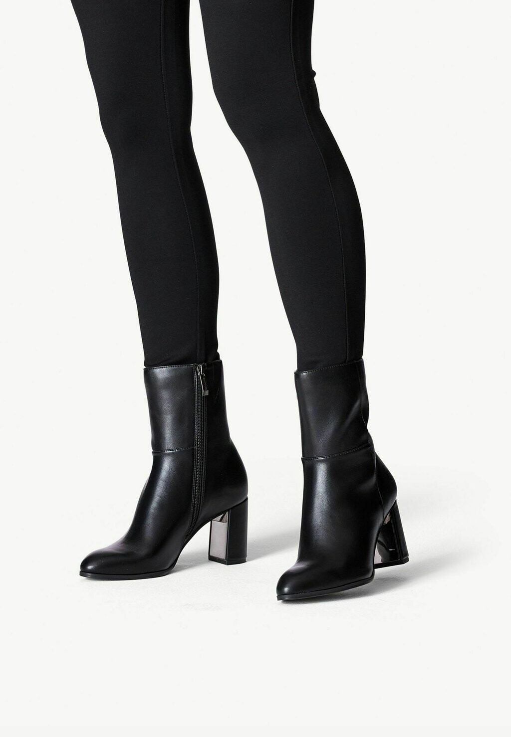 

Ботинки Tamaris, цвет black