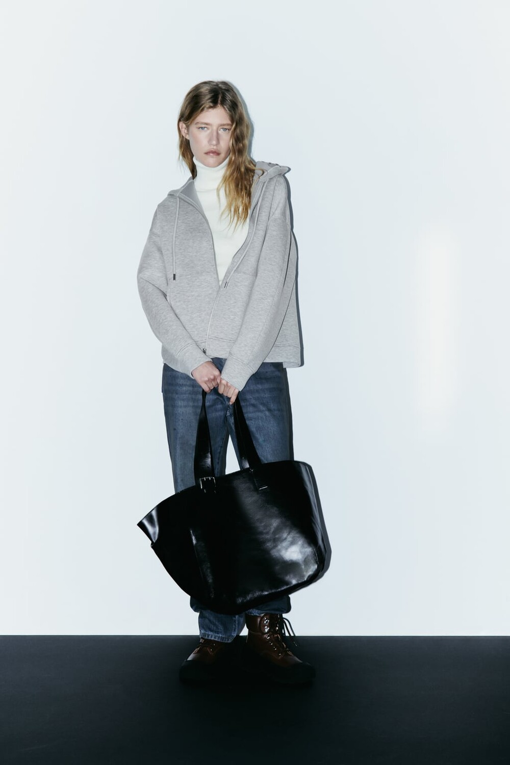 

Толстовка на молнии с неопреновым эффектом ZARA, серый