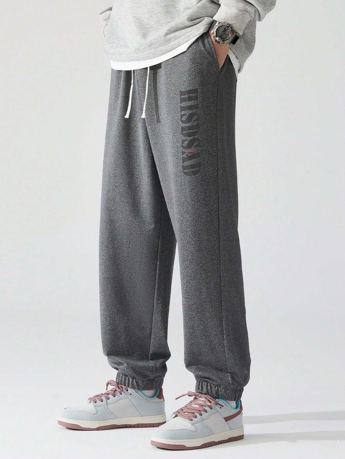 Мужские эластичные свободные брюки-карго больших размеров с завязками на талии и принтом бренда, темно-серый