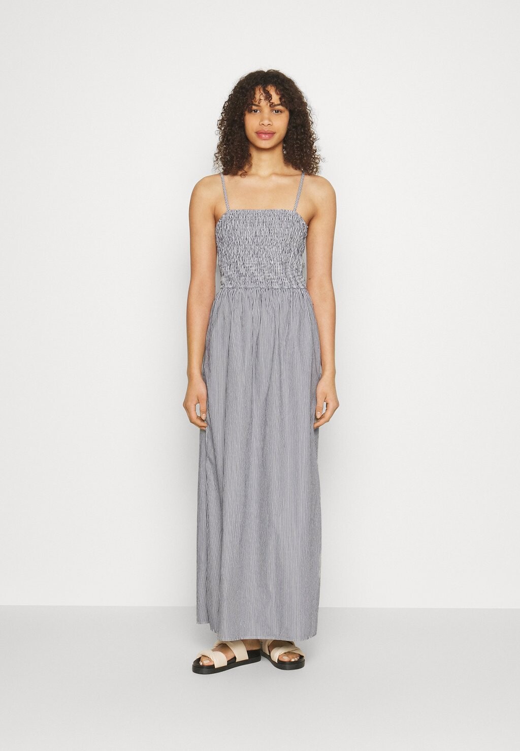 

Длинное платье Vero Moda, темно-синий