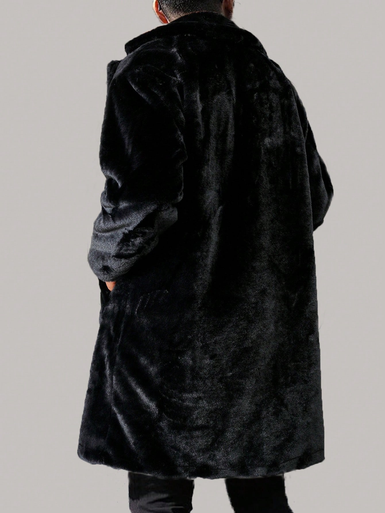 женское пальто из шерпы с открытым передом и капюшоном white mark Мужское пушистое пальто с длинными рукавами и отложным воротником Manfinity Homme, черный