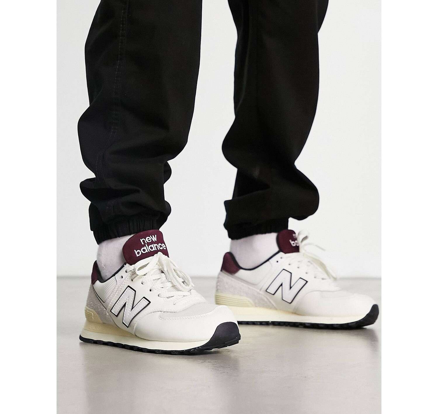 

Бело-бордовые кроссовки New Balance 574, Красный