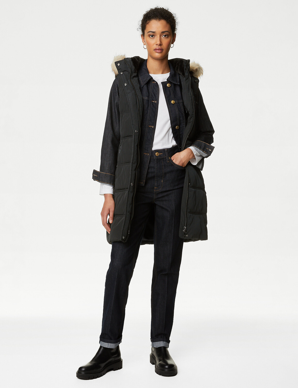 

Пуховик с капюшоном Thermowarmth из переработанного сырья Marks & Spencer, черный