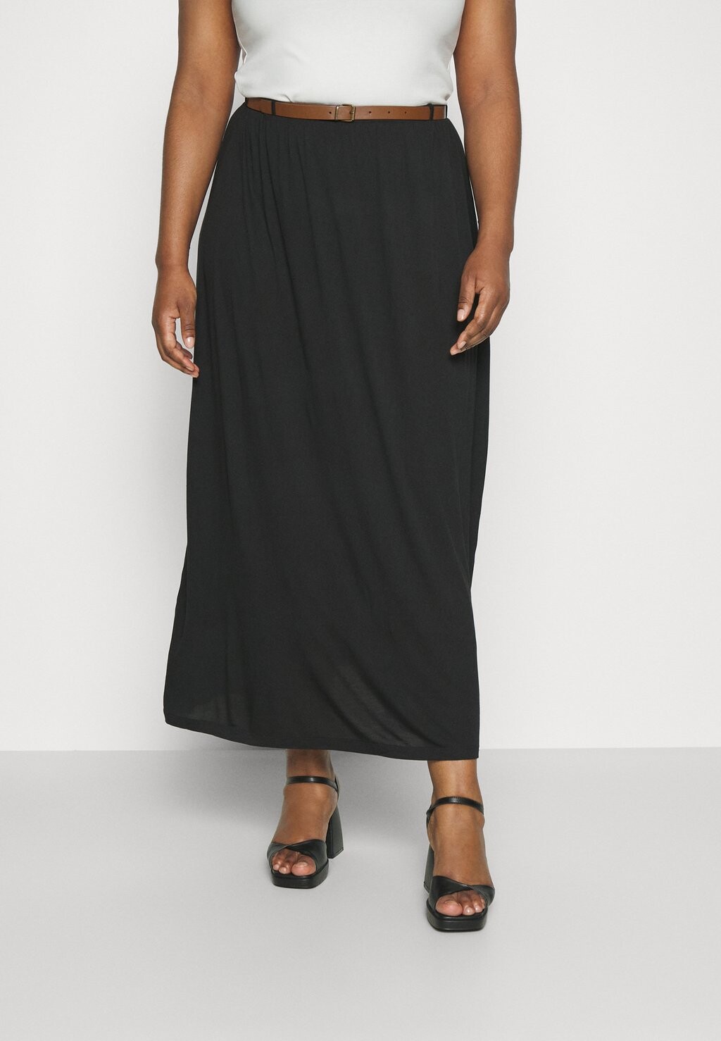 

Длинная юбка Vero Moda, черный