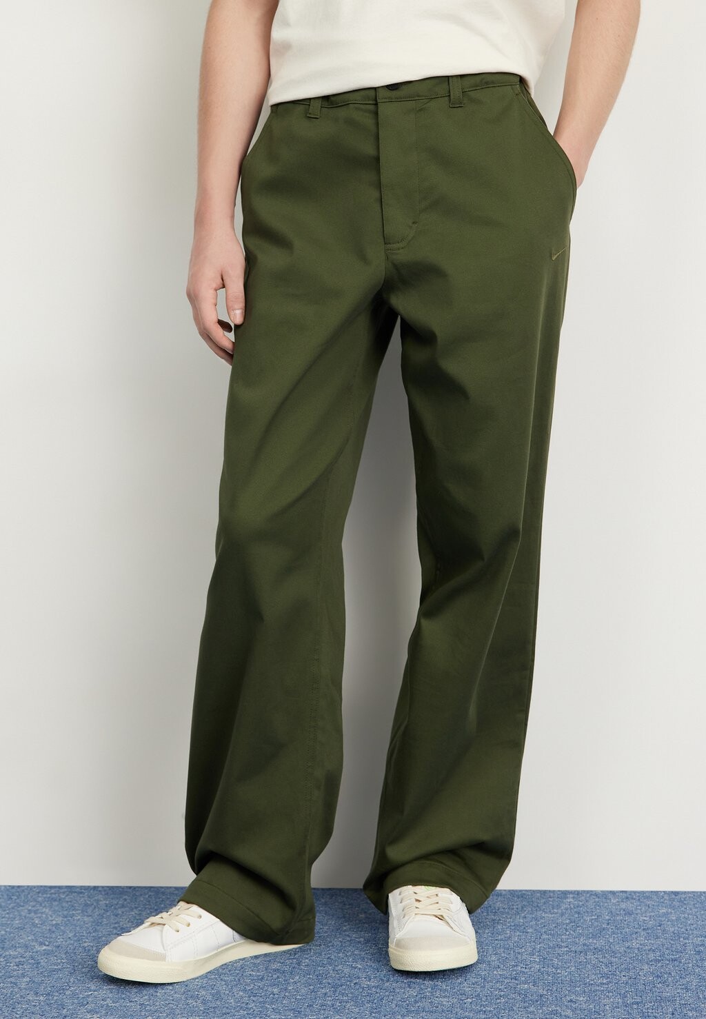 Брюки PANT Nike Sportswear, цвет khaki брюки карго club pant nike sportswear цвет khaki