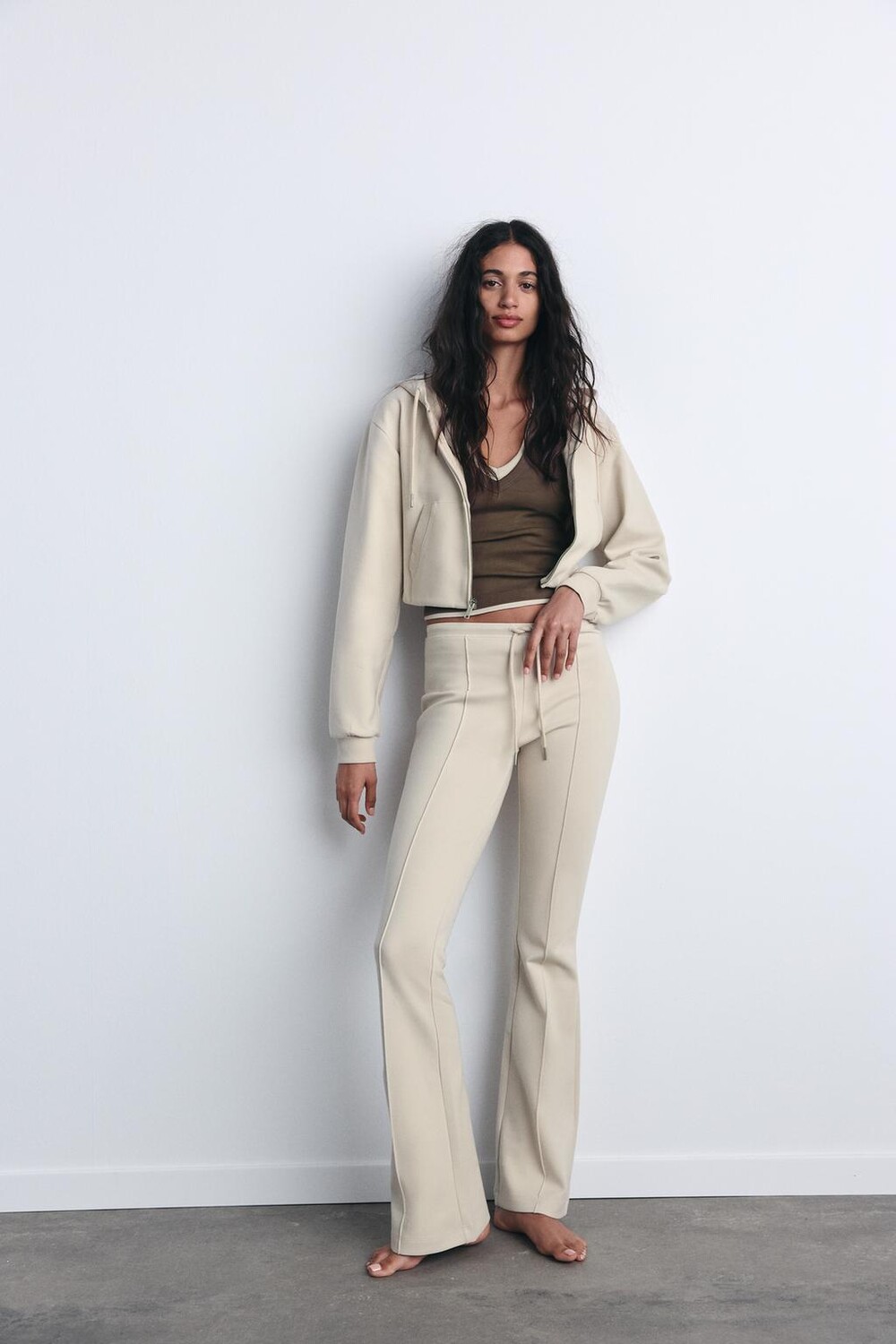 

Укороченная свитшот из интерлока ZARA, экрю