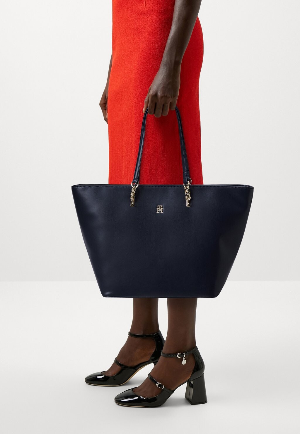 

Сумочка REFINED TOTE Tommy Hilfiger, темно-синий