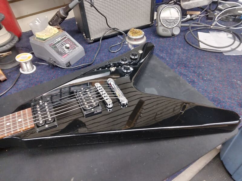 цена Электрогитара Gibson '80s Flying V in Ebony 2023