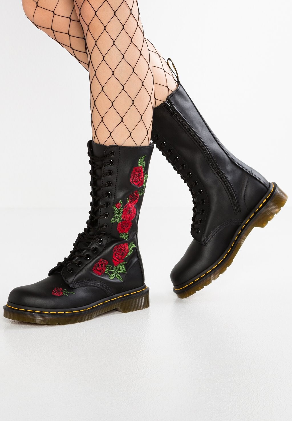 

Ботинки на шнуровке Dr. Martens, черный/розовый