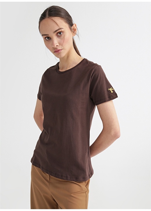 цена Базовая однотонная коричневая женская футболка с круглым вырезом Fabrika