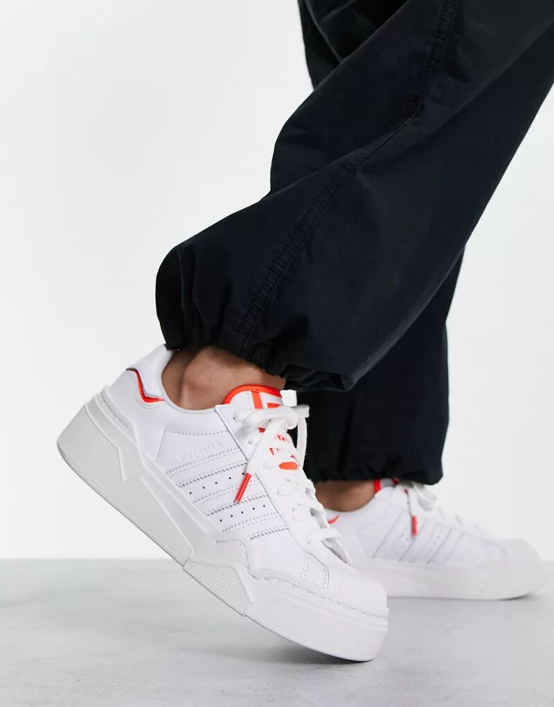 Бело-красные кроссовки adidas Originals Superstar Bonega 2B ковер sola blanca