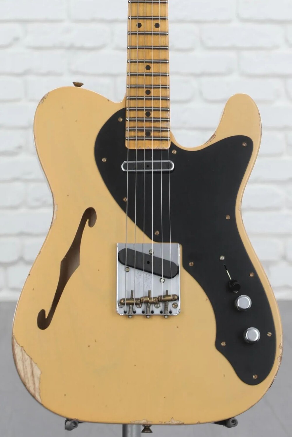 

Новая ограниченная серия Fender Custom Shop Nocaster Thinline Relic - электрогитара Aged Nocaster Blonde