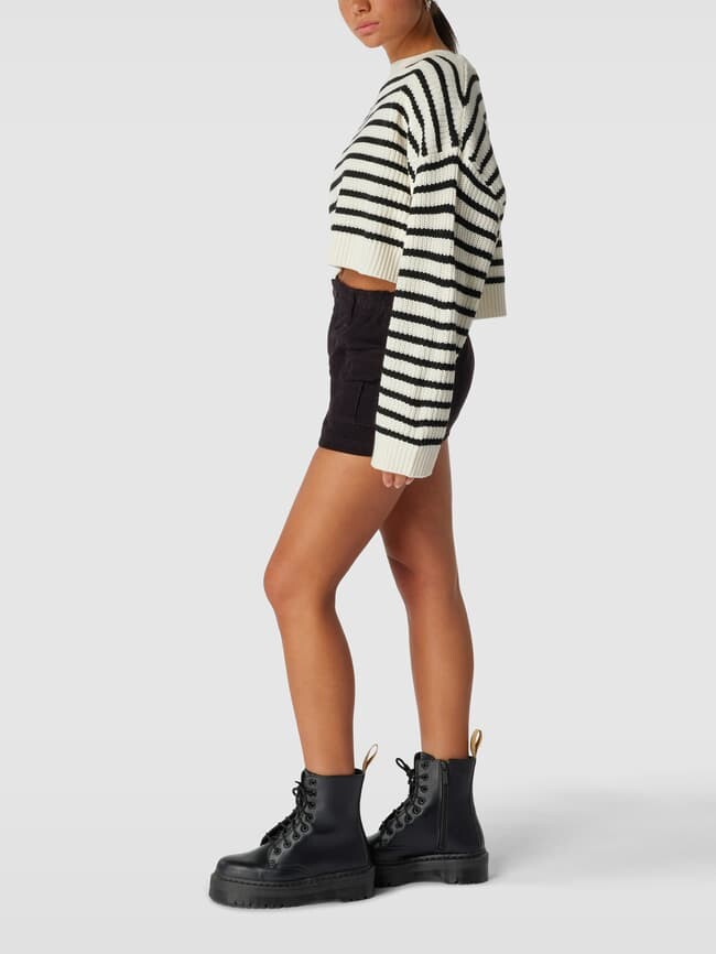 

Мини-юбка из вельвета модель "CORD CARGO SKIRT" BDG Urban Outfitters, черный