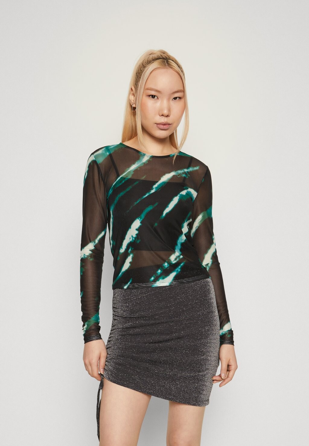 

Футболка с длинным рукавом Onlparis O Neck ONLY, цвет black/green