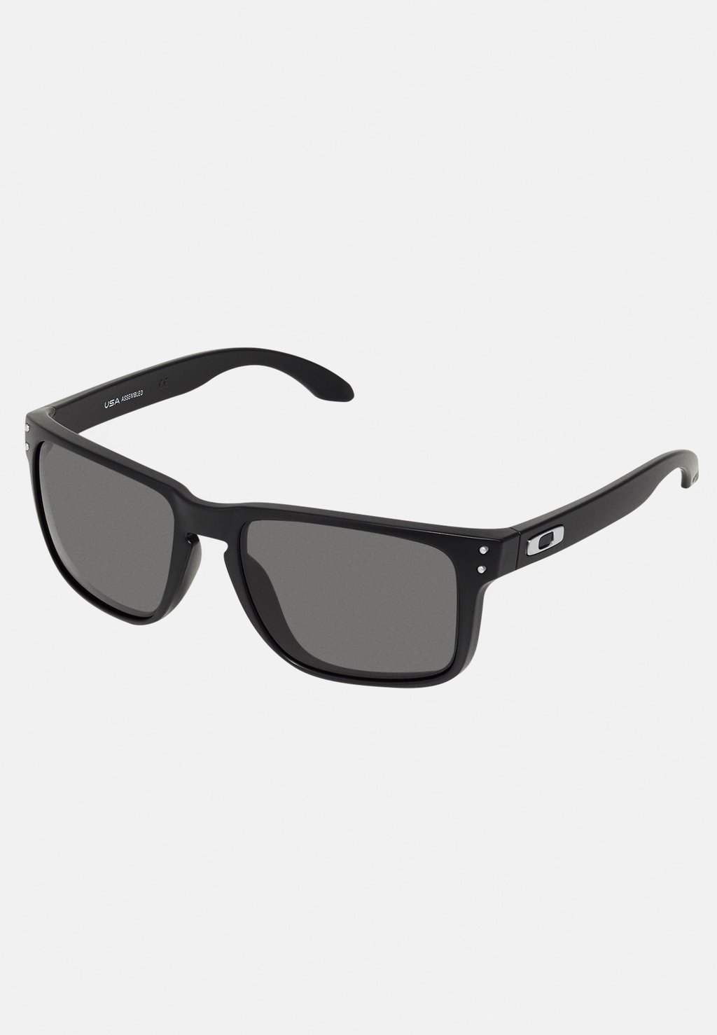 

Солнцезащитные очки Oakley