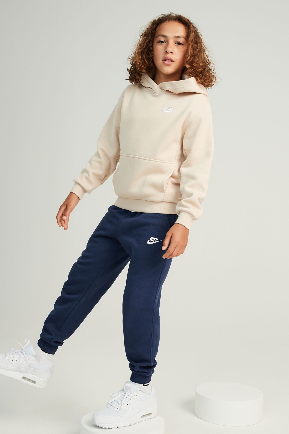 

Флисовый пуловер Club с капюшоном Nike