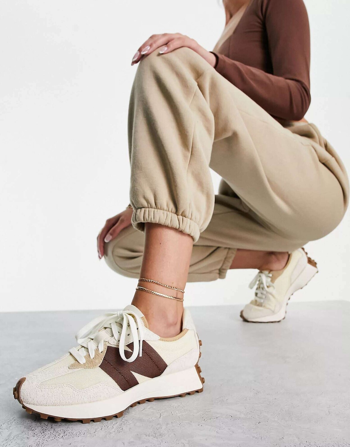 

Кроссовки New Balance 327 кремового и коричневого цветов, Коричневый