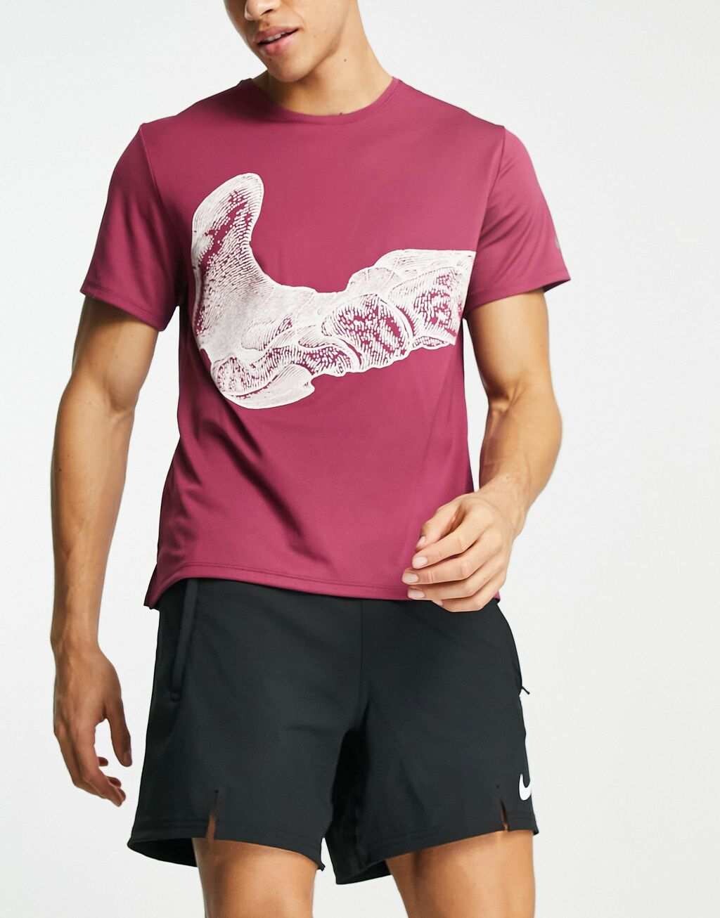 

Фиолетовая футболка с рисунком костей Nike Running Run Division, Фиолетовый