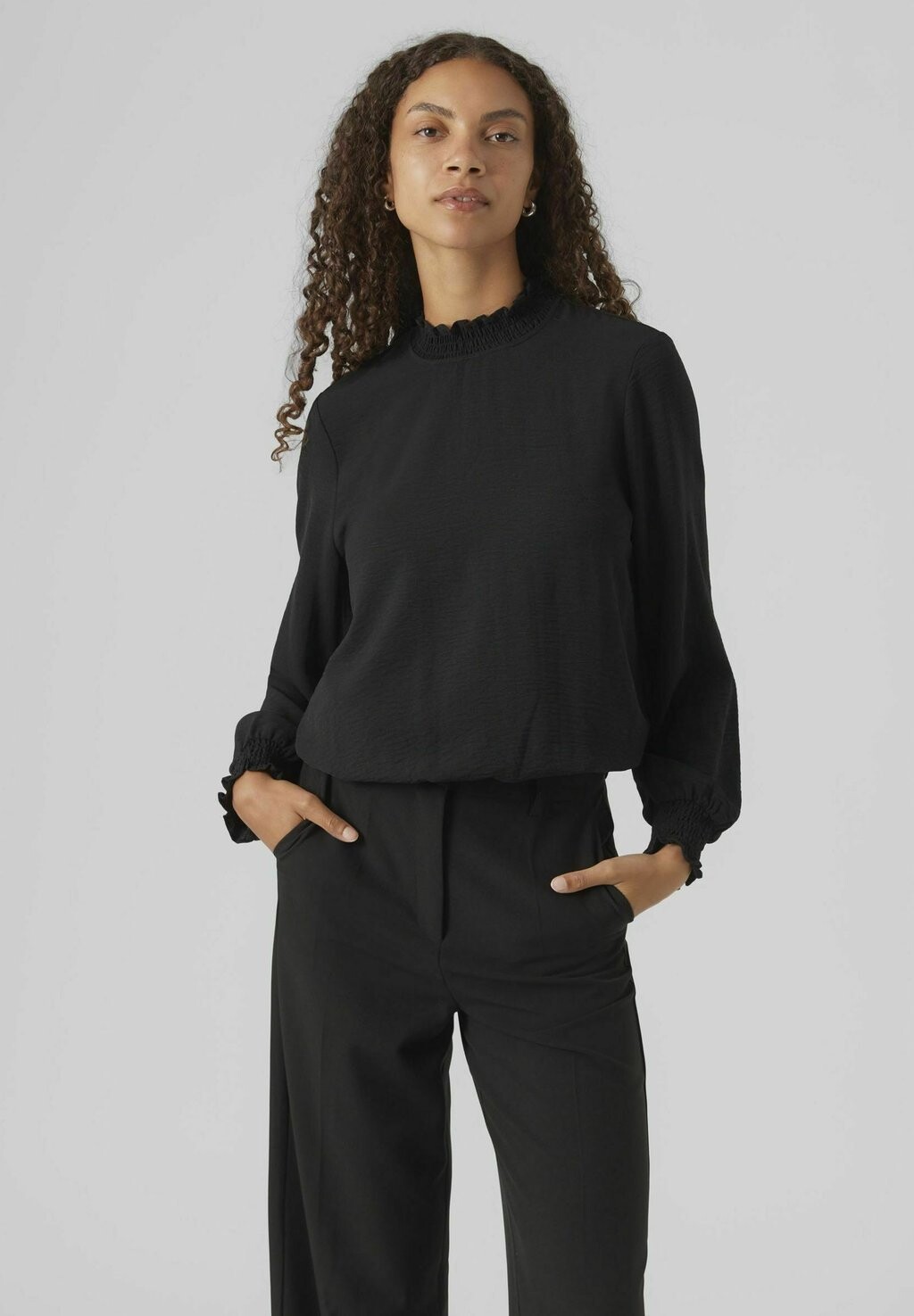 

Блузка Vero Moda ВМАЛЬВА, черный