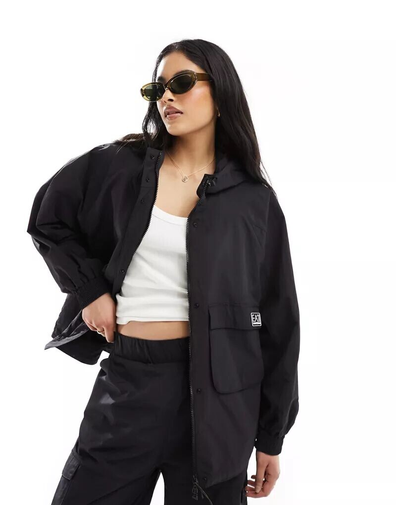 

Черная нейлоновая ветровка Armani EA7 с полной молнией, капюшоном и логотипом