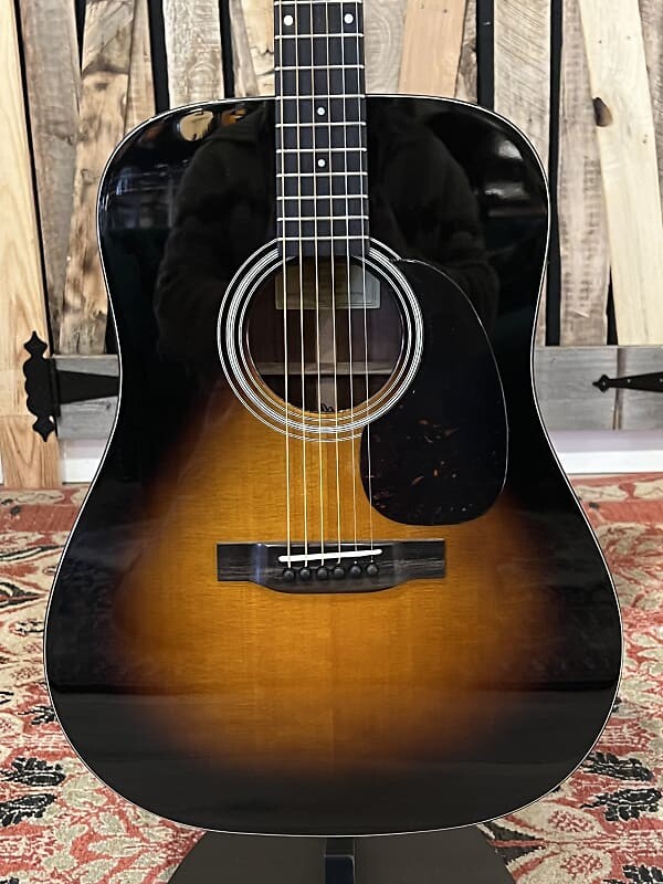 

Акустическая гитара Eastman E10D Sunburst