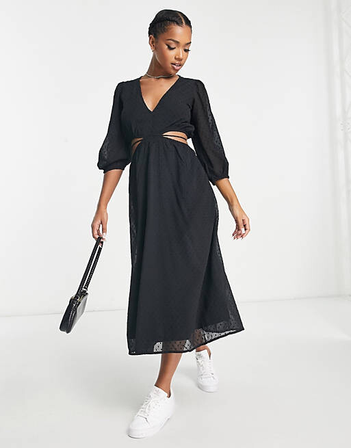 

Черное платье миди с вырезом на талии Stradivarius