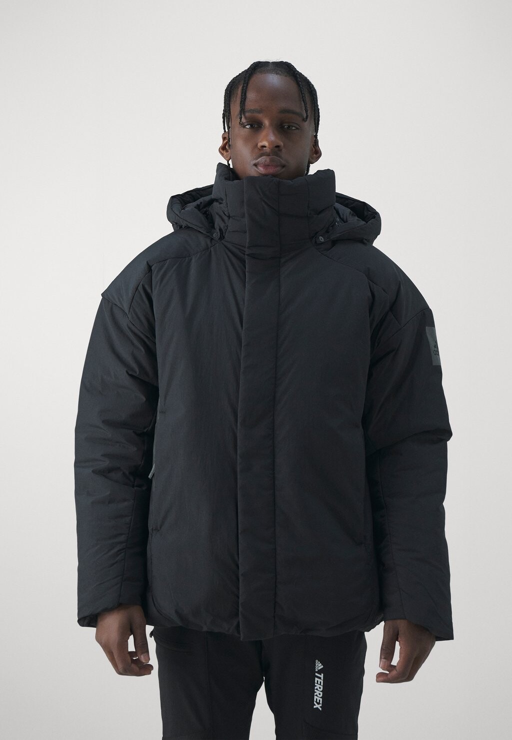 

Пуховик Myshelter adidas Sportswear, черный