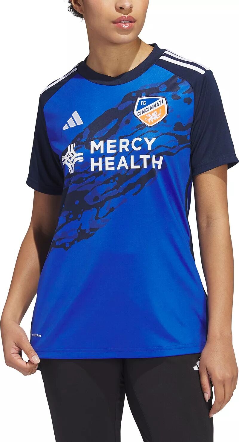 

Женская футболка Adidas FC Cincinnati 2023, основная реплика "River"