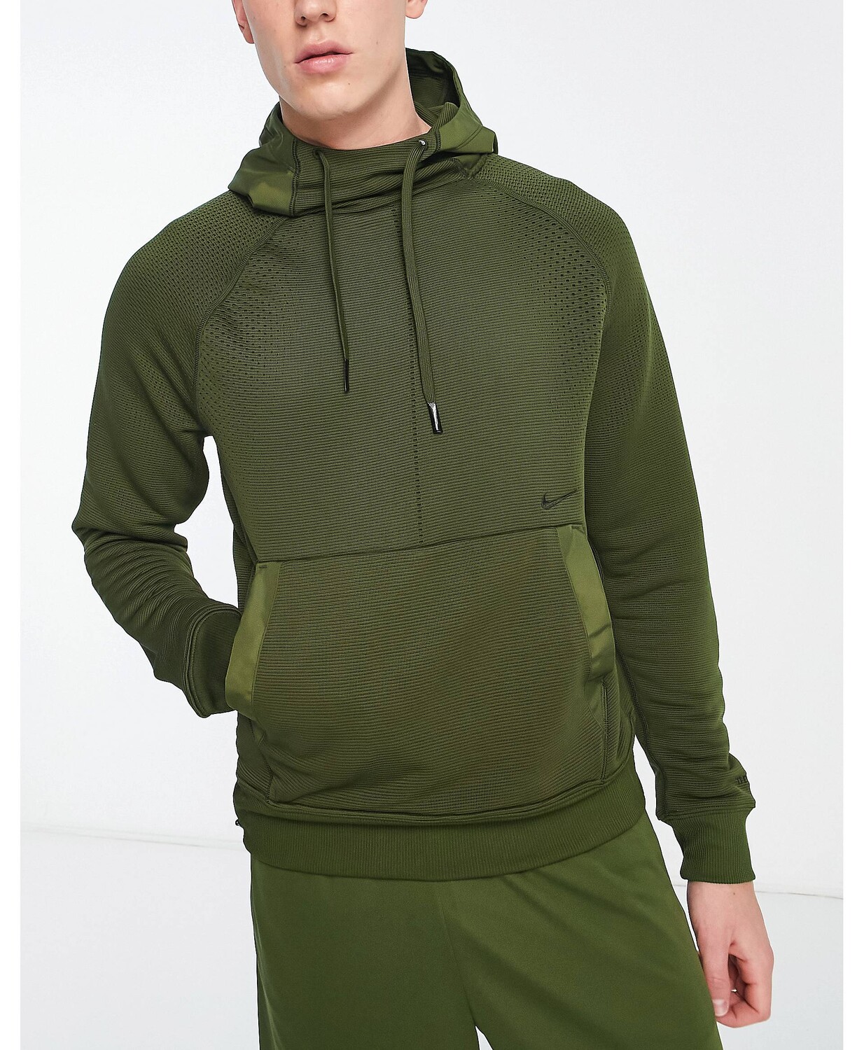 

Худи цвета хаки Nike Training Axis Therma-FIT