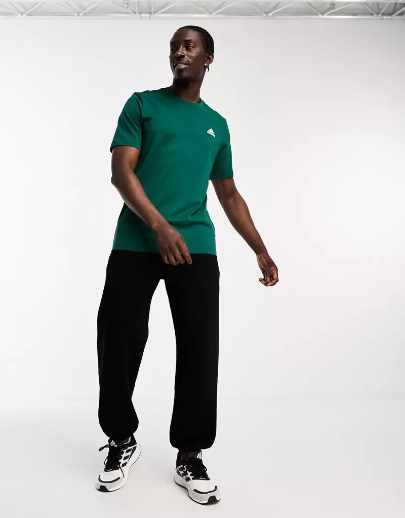 Темно-зеленая футболка adidas Sportswear adidas performance