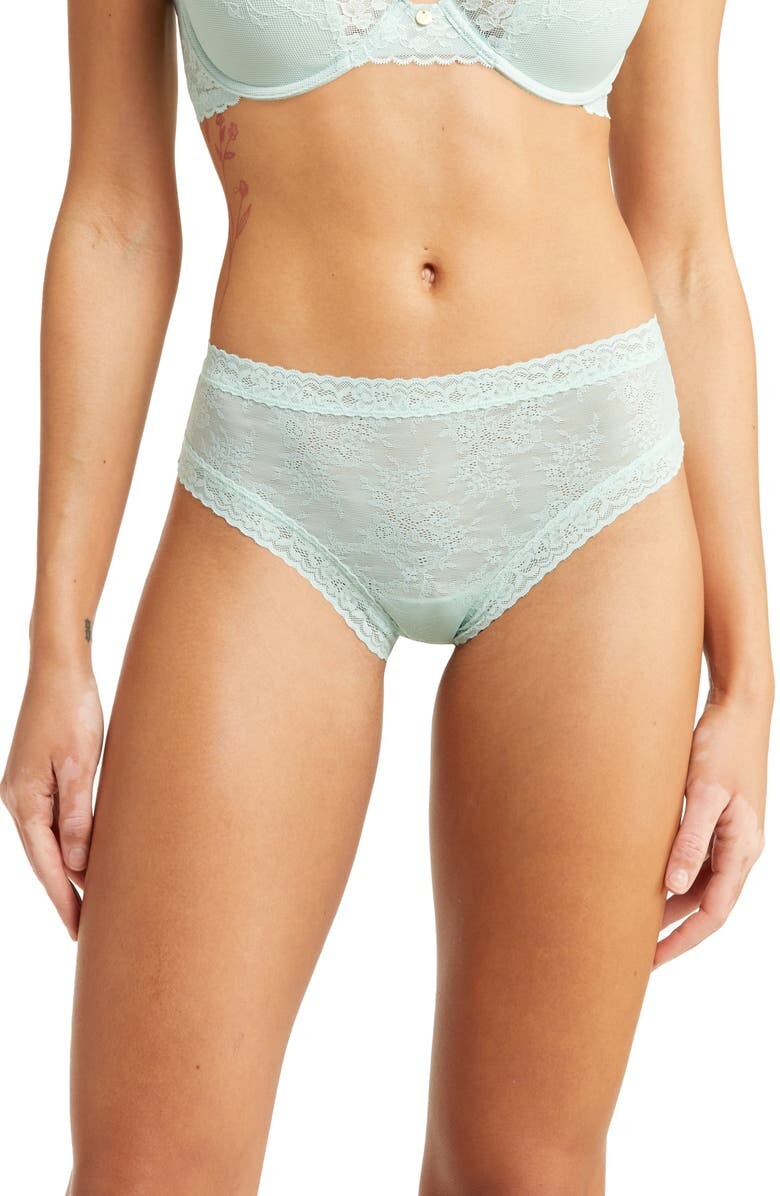 

Кружевные стринги Escape NATORI