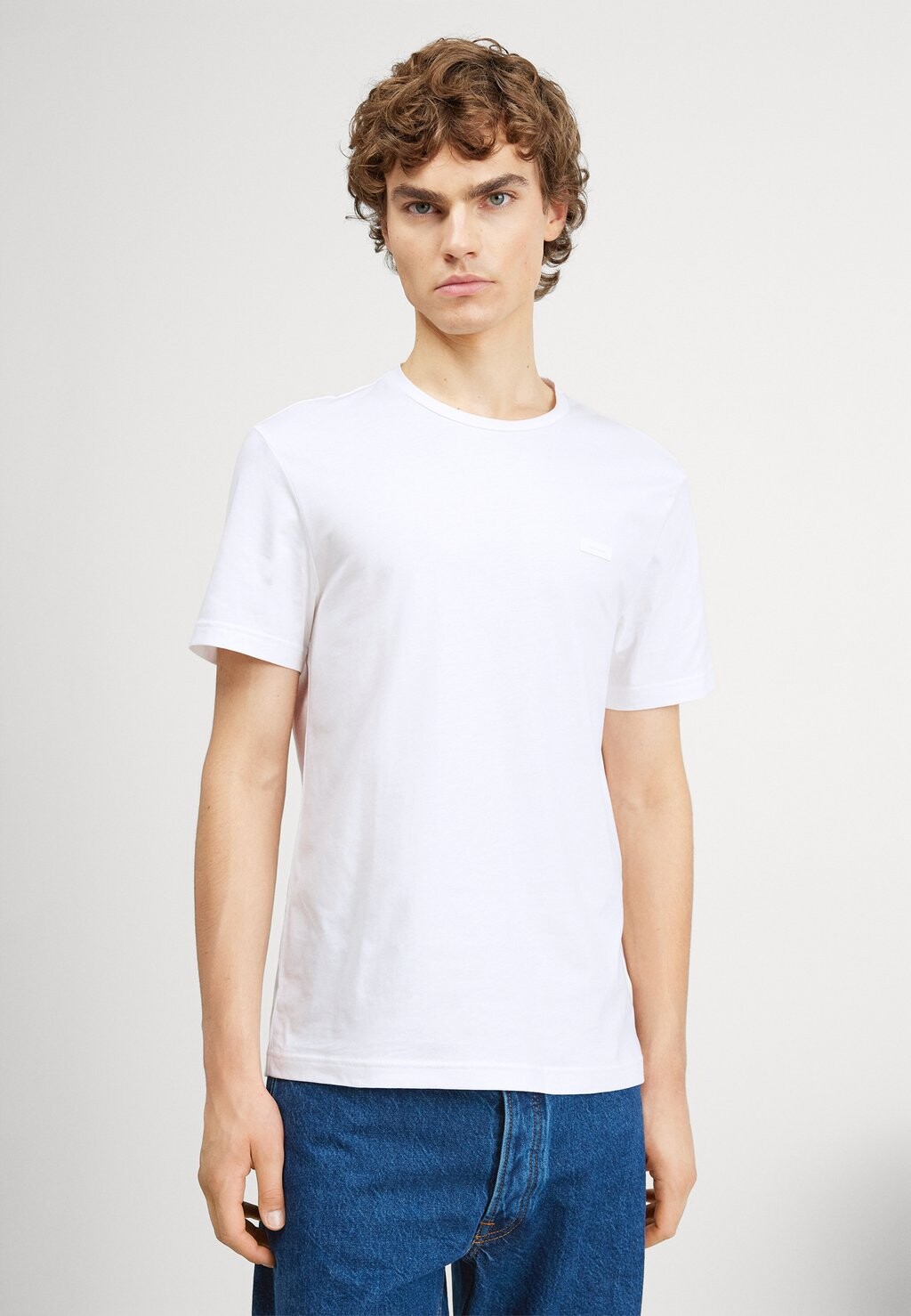 

Базовая футболка Calvin Klein, белый