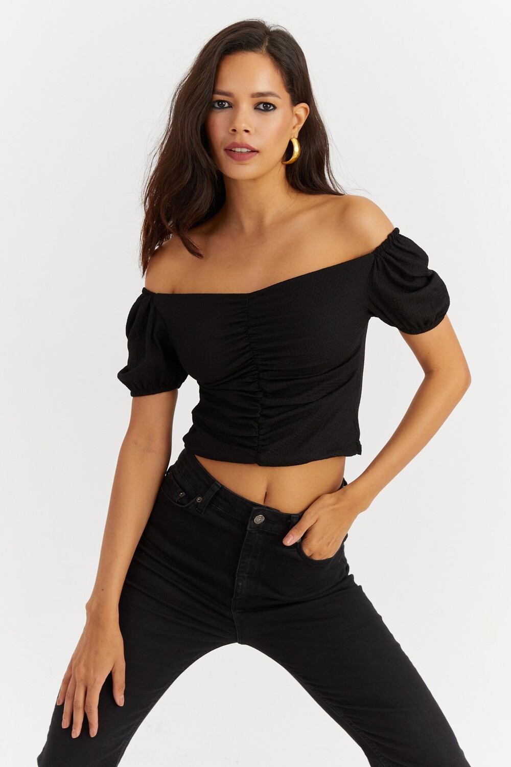 

Женская черная укороченная блузка со сборками спереди PP4755 Cool & Sexy, черный