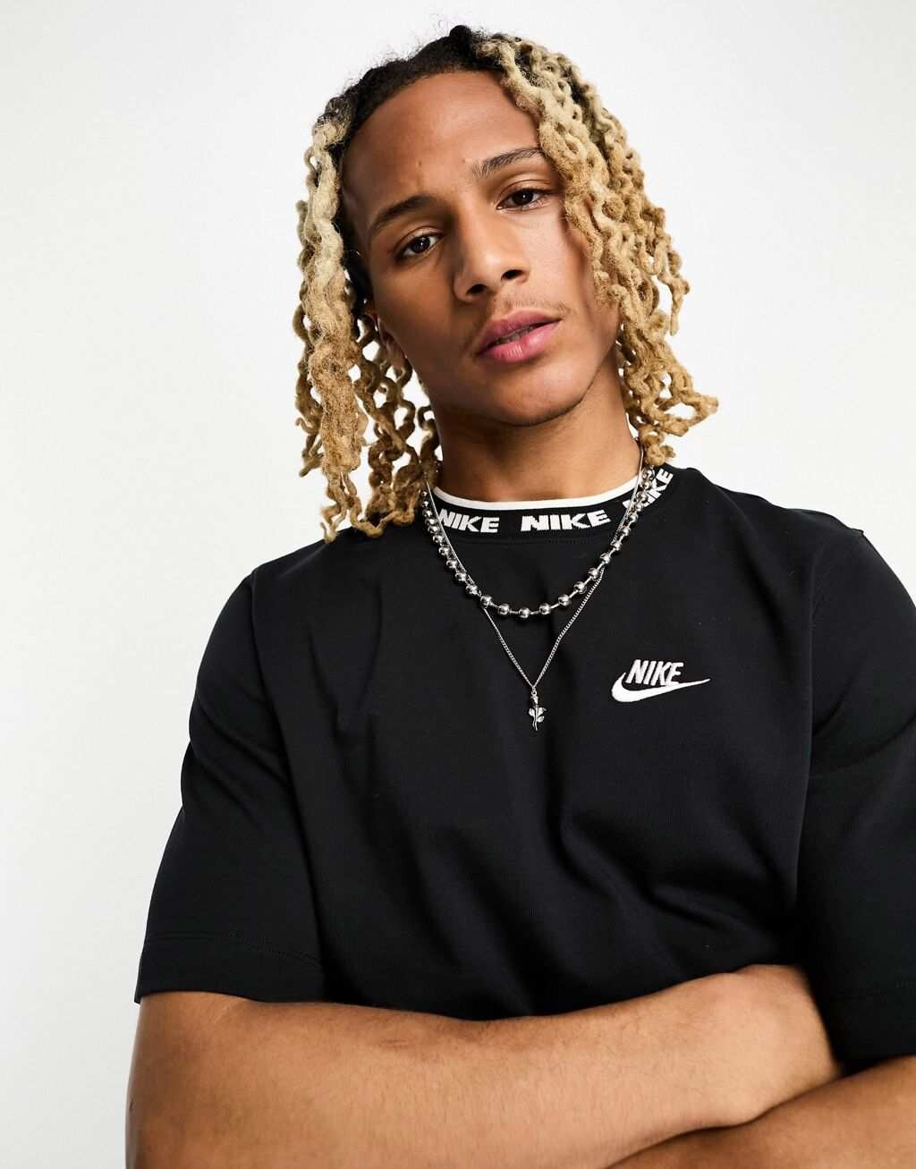 

Черная футболка в рубчик с логотипом Nike Club, Черный