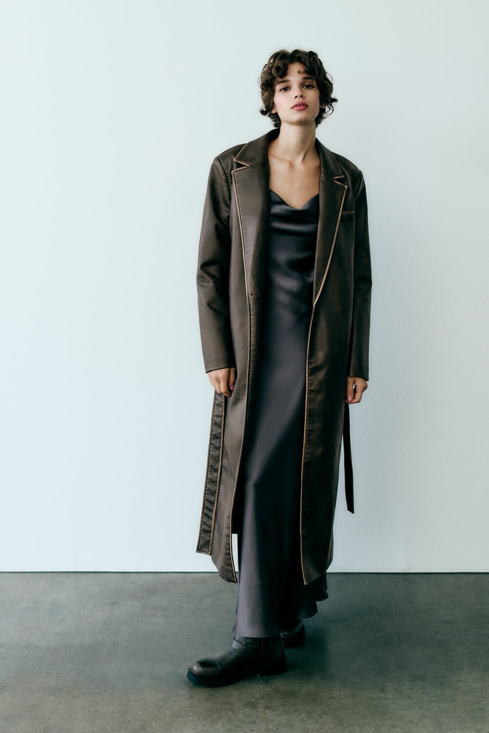 

Потертое пальто из искусственной кожи ZARA, коричневый
