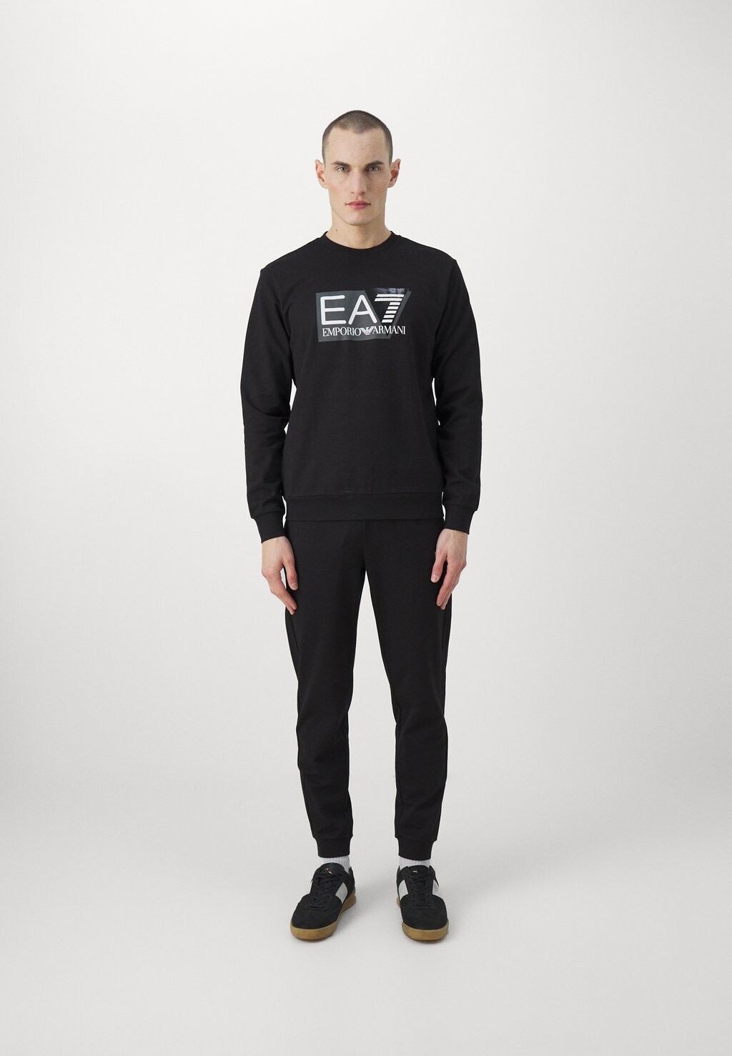 

Спортивный костюм EA7 Emporio Armani, черный
