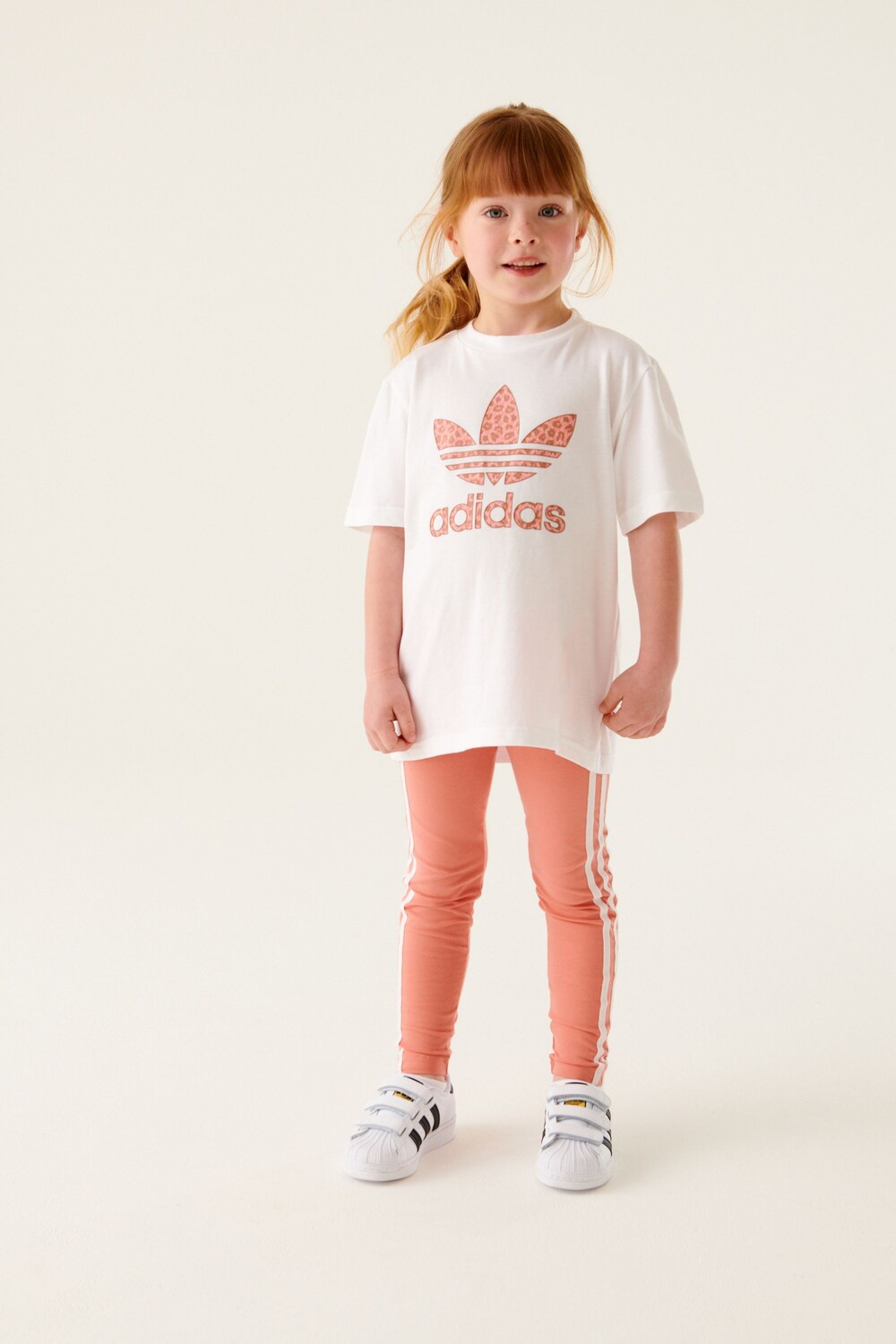 

Белая футболка с графикой Adidas Originals adidas originals, белый