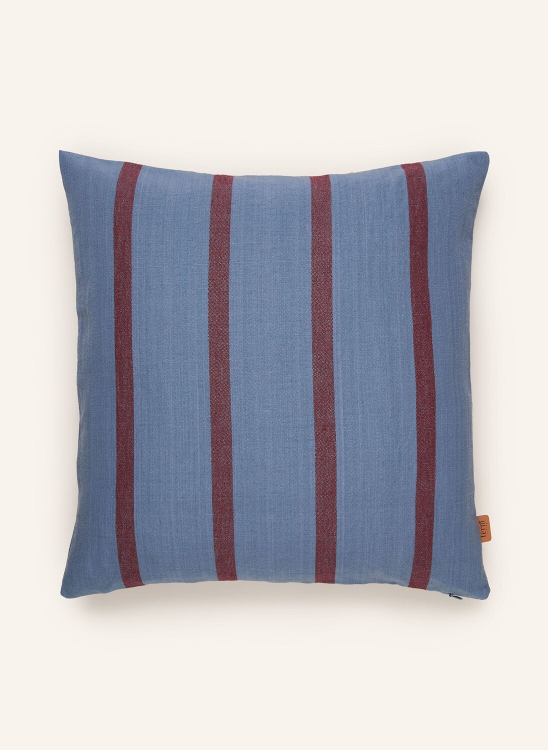 

Декоративная подушка Ferm Living GRAND mit Leinen, 50x50 см, цвет blau/dunkelrot