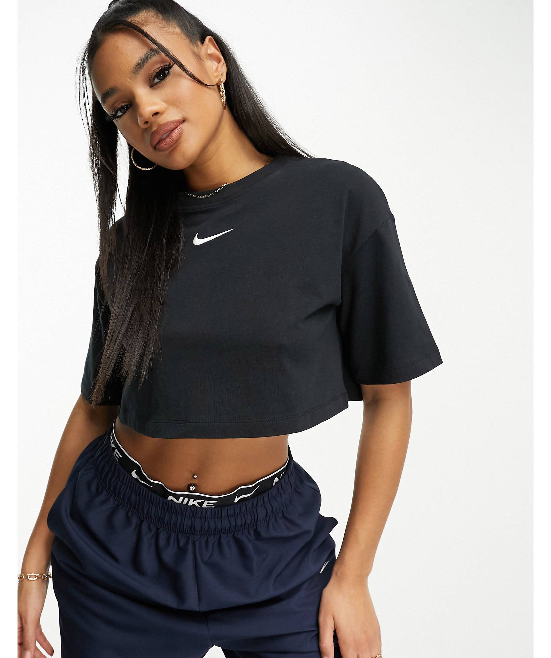 Черная укороченная футболка Nike Trend