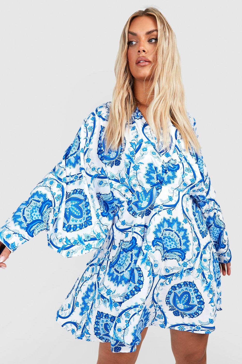 

Свободное платье плюс с фарфоровым принтом «летучая мышь» boohoo, синий