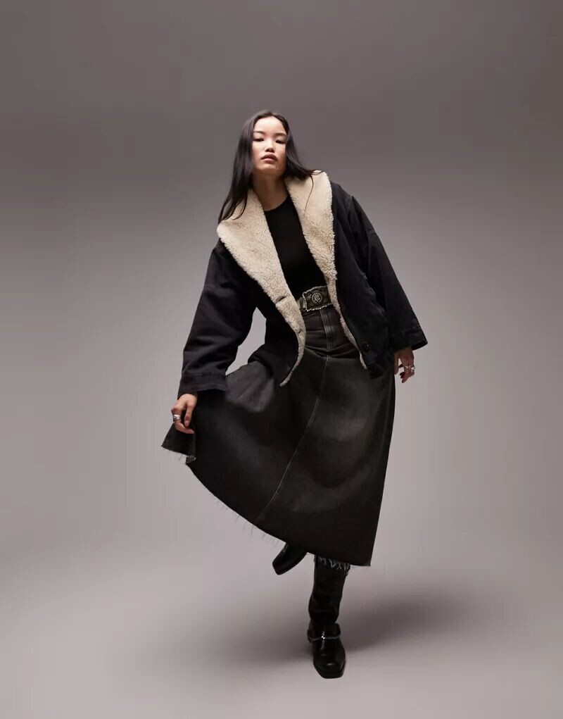 

Черная джинсовая куртка Topshop с деталями из плюшевого меха