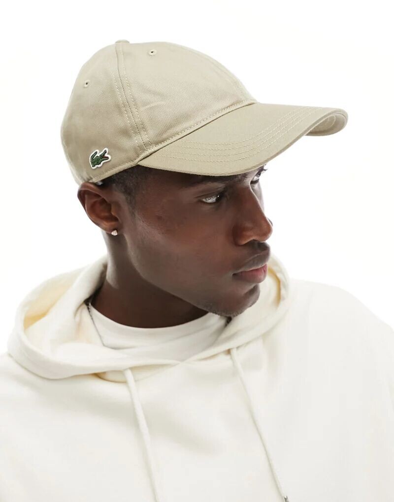 

Бежевая кепка Lacoste с логотипом сбоку