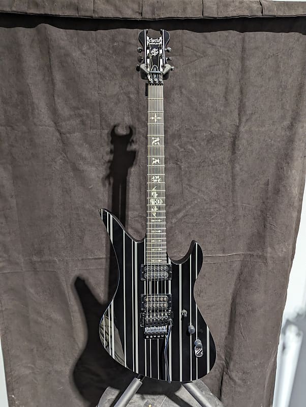 Электрогитара Schecter Synyster Standard FR Black/Silver Pinstripes Electric Guitar цена и фото