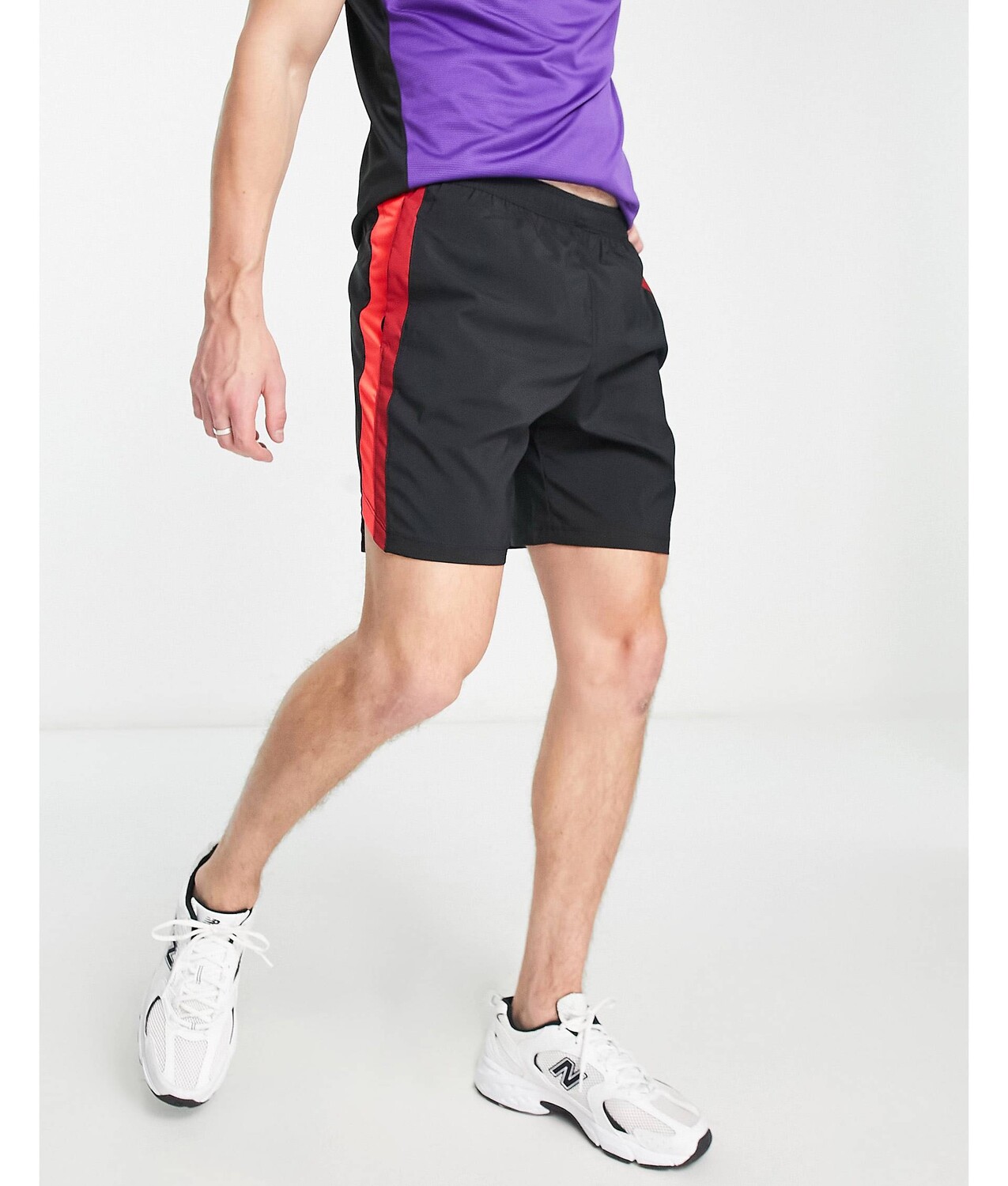 

Черно-красные 7-дюймовые шорты New Balance Running Accelerate