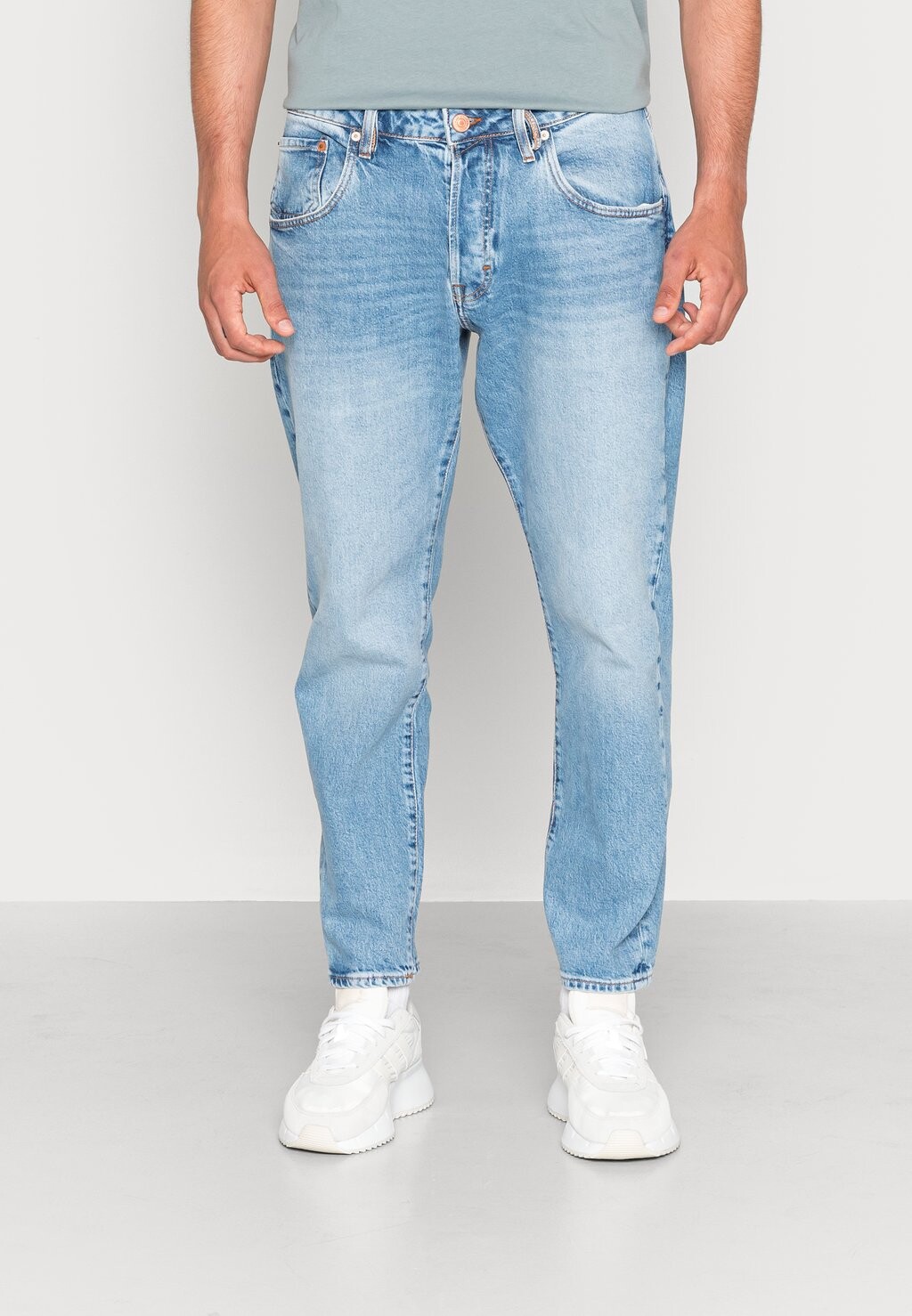 

Зауженные джинсы Jack & Jones