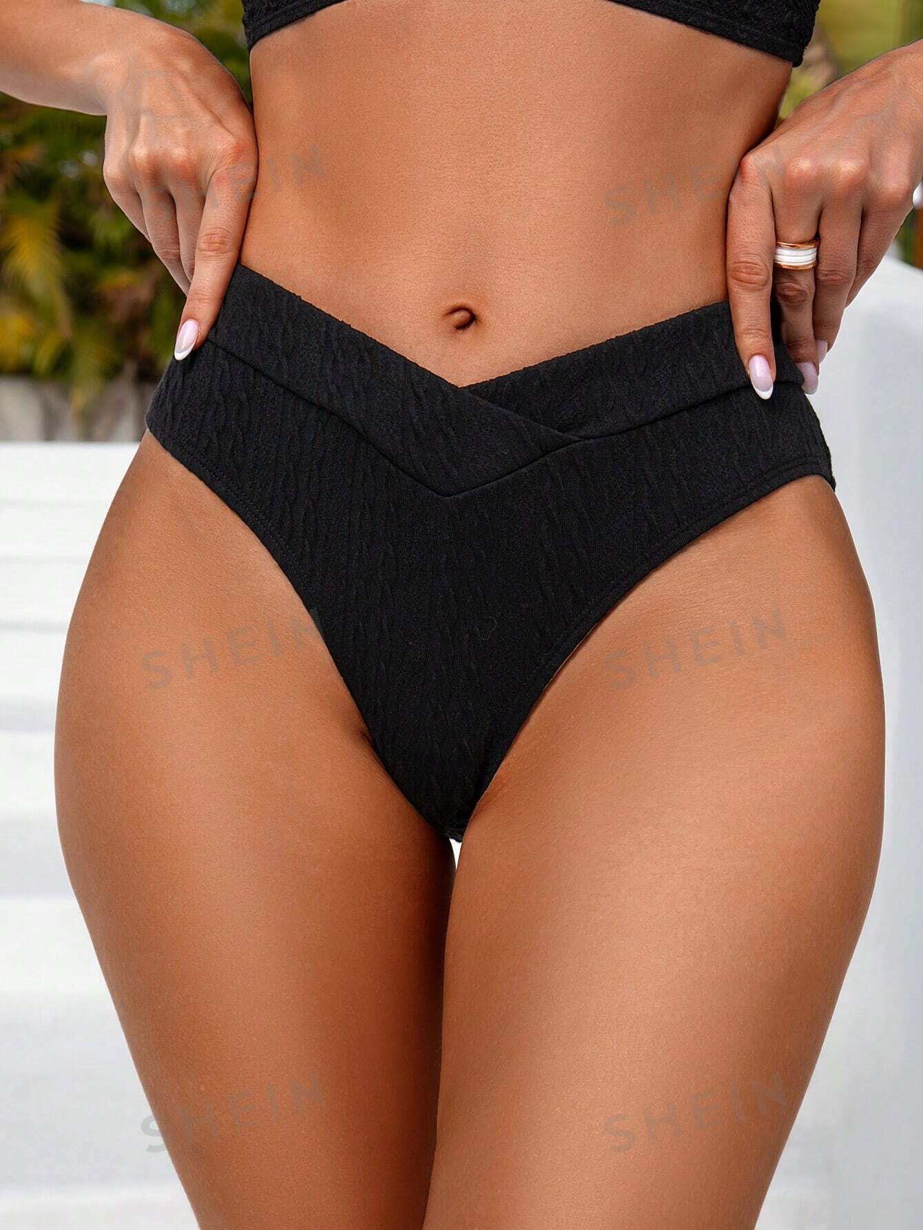 SHEIN Swim Basics Женские плавки бикини с текстурой на V-образном поясе, черный