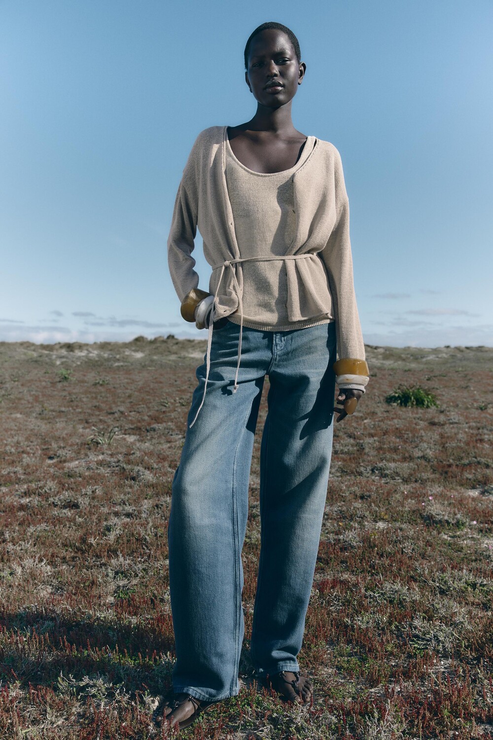 

Кардиган с v-образным вырезом и длинными рукавами ZARA, песочный