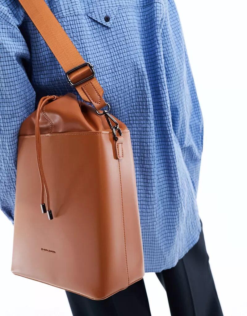 Светло-коричневая сумка через плечо Claudia Canova на шнурке