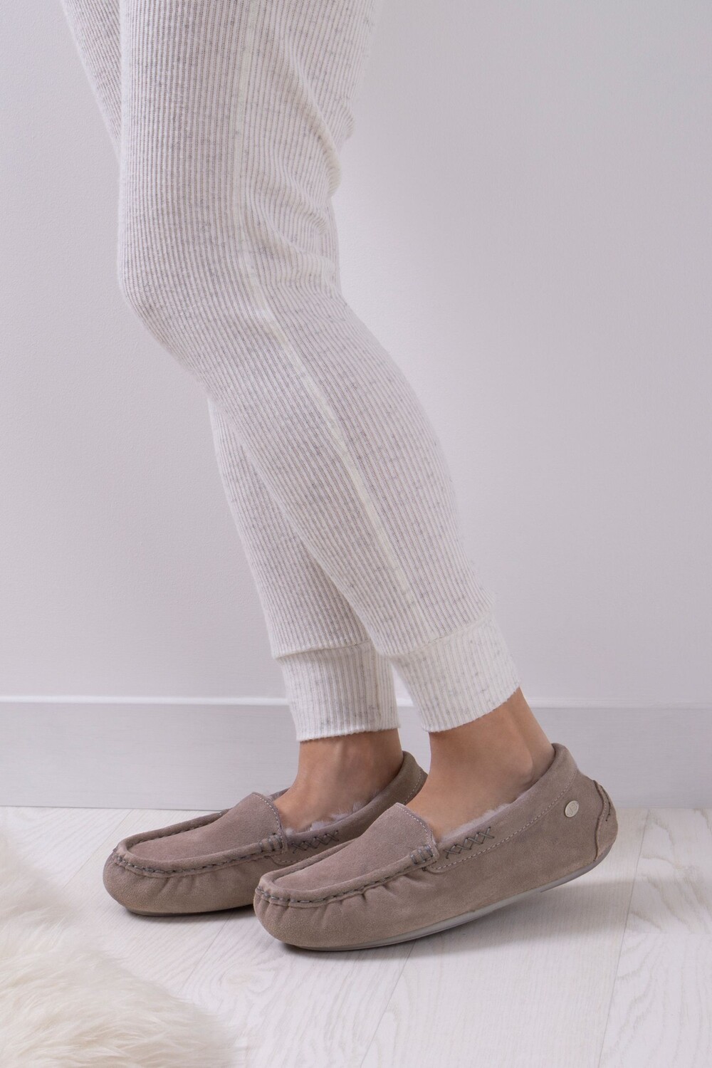 

Женские тапочки Sophie из овчины Just Sheepskin, серый